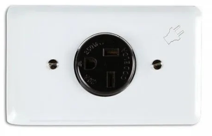 [C-033] TOMA INCRUSTAR 20A 250V PATA TRABADA POLO A TIERRA CODELCA 